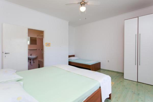 Guest House Busurelo Polače Pokoj fotografie